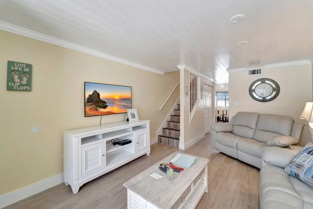 70573343 e300 4c79 b0ec a9da5172b19b