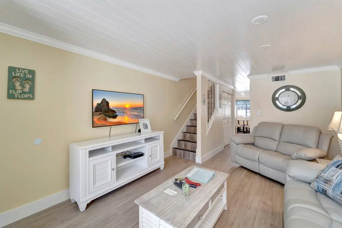 70573343 e300 4c79 b0ec a9da5172b19b